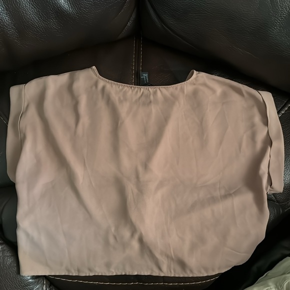 Forever 21 top in brand new condition! Size medium but also can pass for size S - Picture 2 of 2